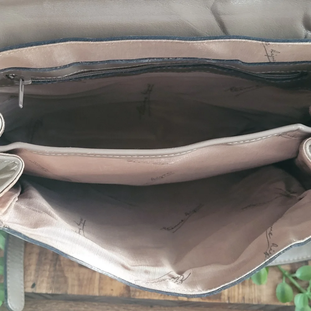 Etienne Aigner elegant taupe crossbody bag - Picture 6 of 11